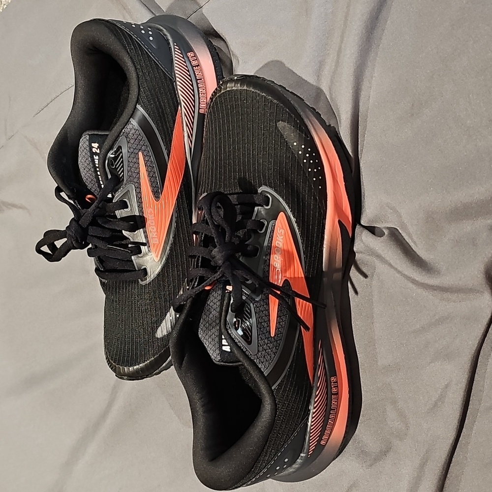 Brooks Black and red Running Shoes